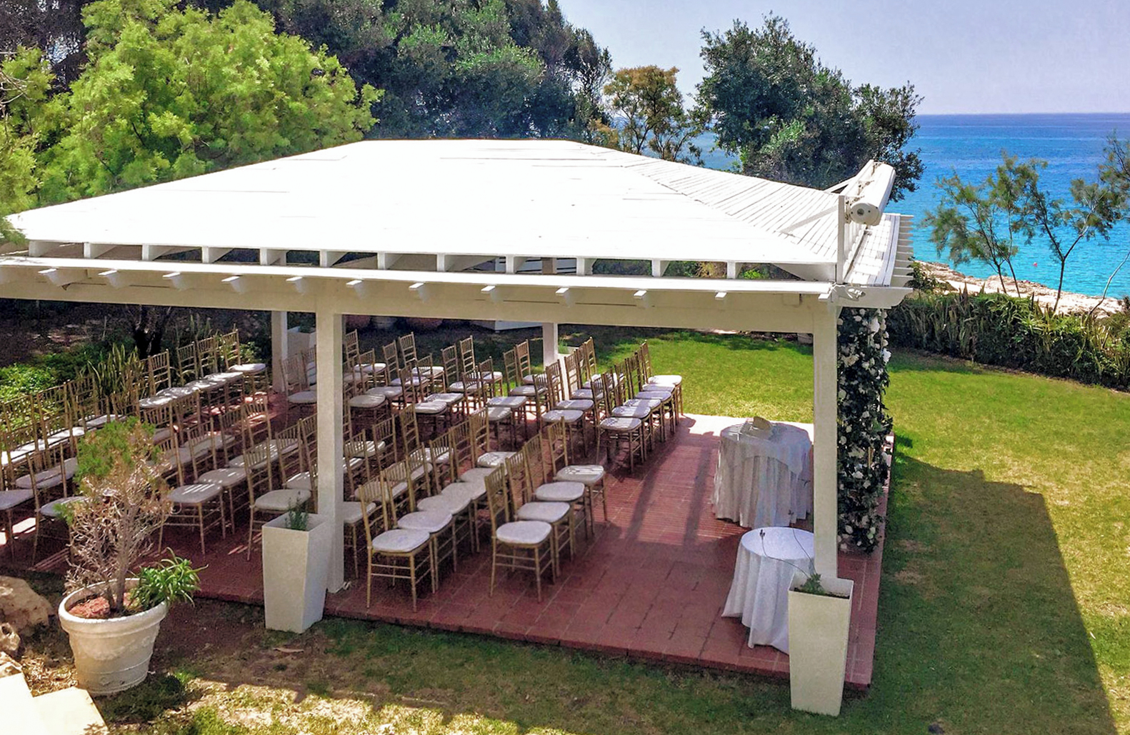 //www.jet2holidays.com/-/media/assets/wedding custom overviews/grecian sands/lca_70519_grecian_sands_hotel_0725_06_689x448.jpg